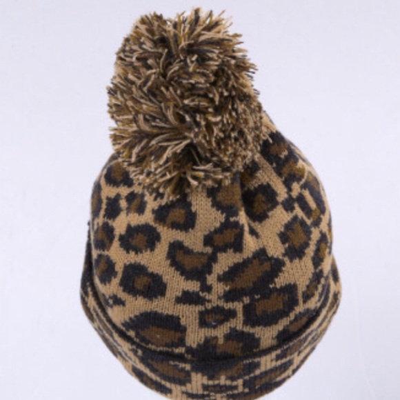 Leopard print beanie hat - Picture 4 of 7